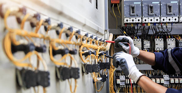 Professional Electrician technician working in Texarkana, TX